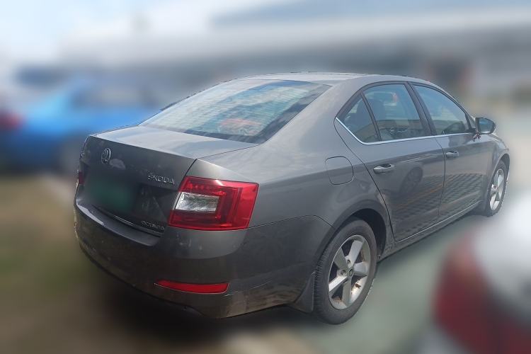Used Skoda Octavia 2015 1.6L Automatic Yijun Edition Rear Right 45 Deg