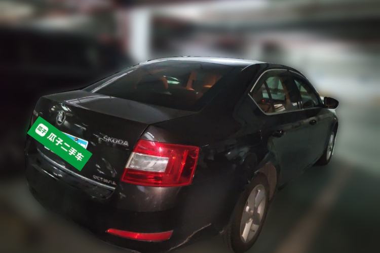Used Skoda Octavia 2015 1.6L Automatic Yijun Edition Rear Right 45 Deg