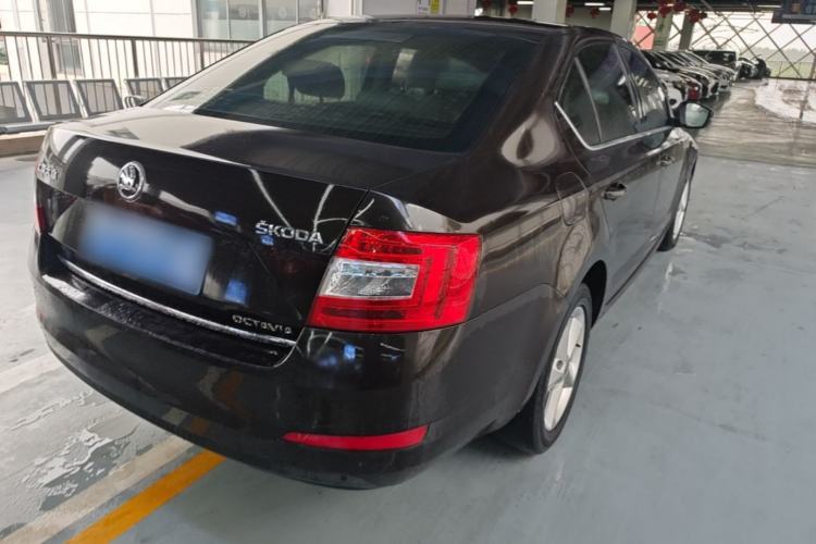 Used Skoda Octavia 2015 1.6L Automatic Yijun Edition Rear Right 45 Deg