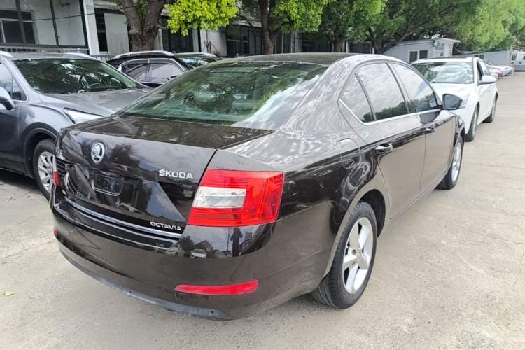 Used Skoda Octavia 2015 1.4TSI DSG Yijun Edition Rear Right 45 Deg