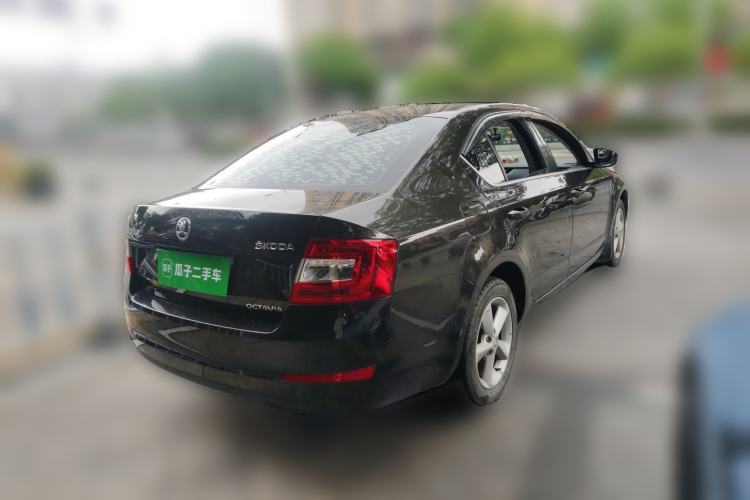 Used Skoda Octavia 2015 1.6L Automatic Yijie Edition Rear Right 45 Deg