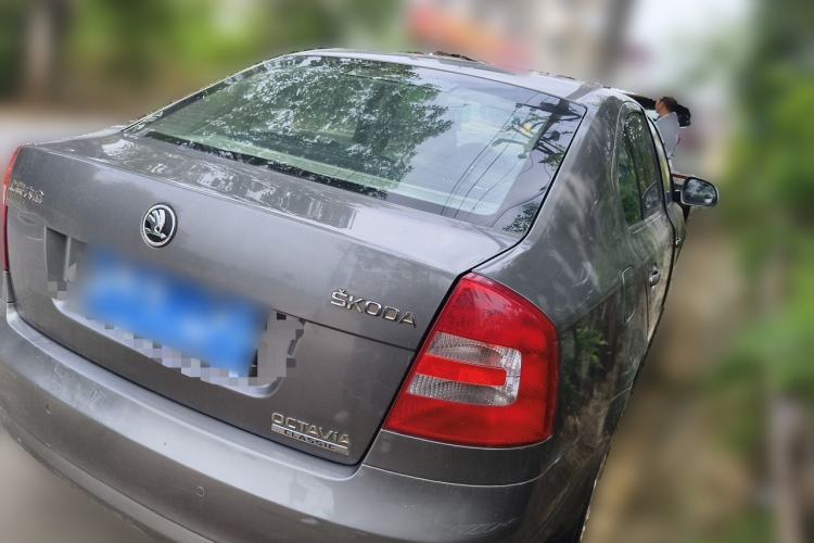 Used Skoda Octavia 2015 Classic Model 1.6L Manual Yijie Edition Rear Right 45 Deg