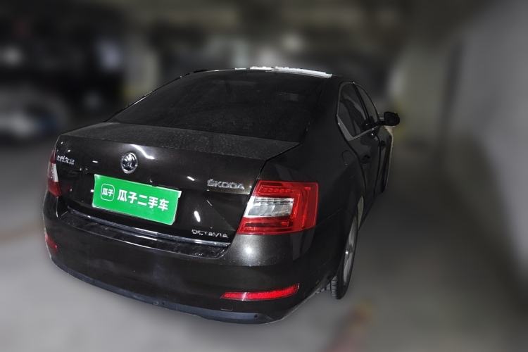 Used Skoda Octavia 2015 1.6L Automatic Yijun Edition Rear Right 45 Deg