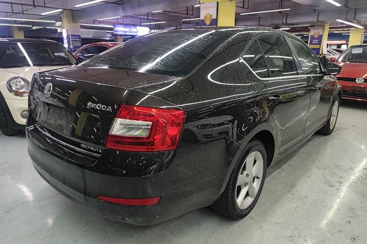 Used Skoda Octavia 2015 1.6L Automatic Yijun Edition Rear Right 45 Deg