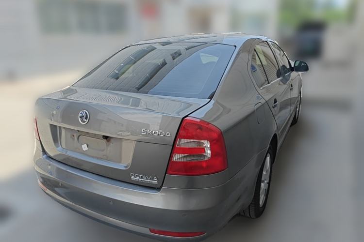 Used Skoda Octavia 2015 Classic Model 1.6L Manual Eado Version Rear Right 45 Deg