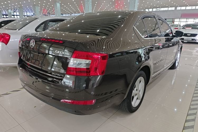 Used Skoda Octavia 2015 1.6L Automatic Yijie Edition Rear Right 45 Deg