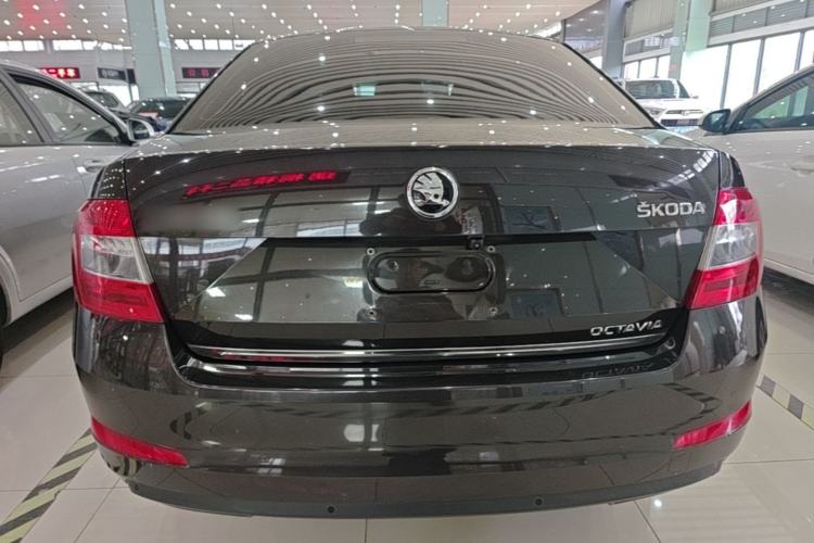 Used Skoda Octavia 2015 1.6L Automatic Yijie Edition Rear