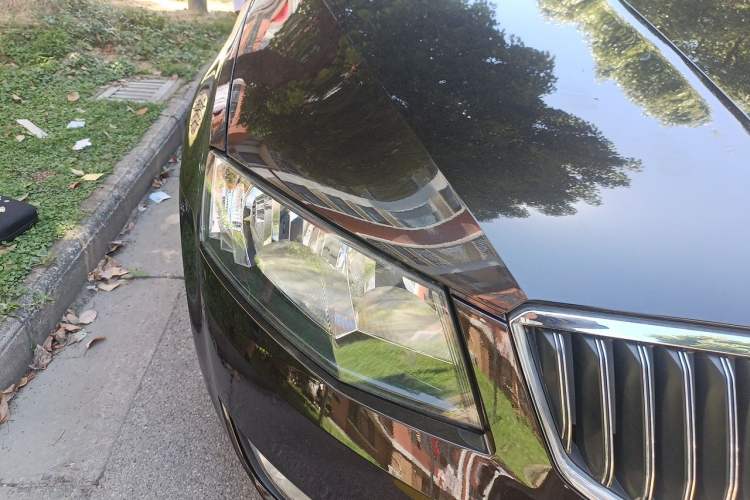 Used Skoda Octavia 2015 1.6L Automatic Yijie Edition Right Front Headlight