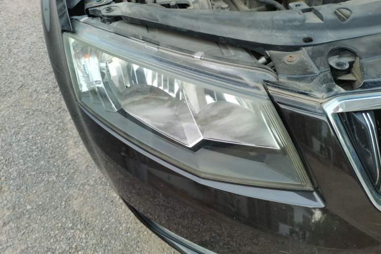 Used Skoda Octavia 2015 1.6L Manual Yijie Edition Right Front Headlight