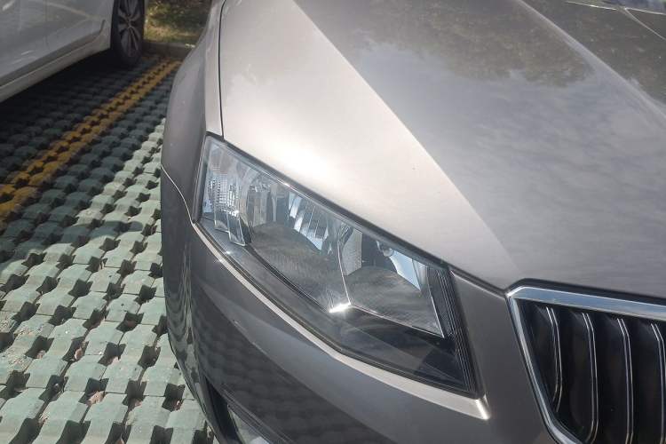 Used Skoda Octavia 2015 1.6L Automatic Yijun Edition Right Front Headlight