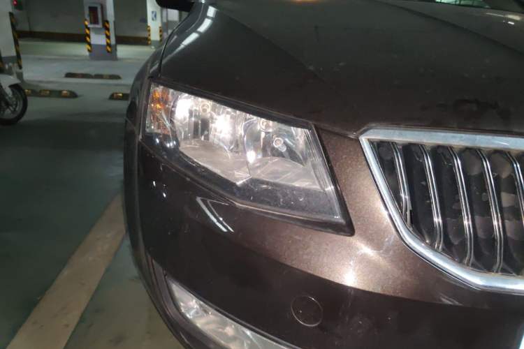 Used Skoda Octavia 2015 1.6L Automatic Yijun Edition Right Front Headlight