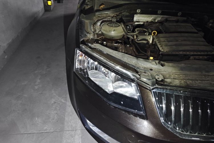 Used Skoda Octavia 2015 1.6L Automatic Yijun Edition Right Front Headlight