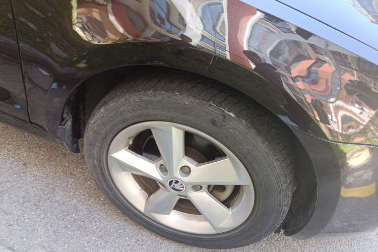 Used Skoda Octavia 2015 1.6L Automatic Yijie Edition Right Front Wheel Hub