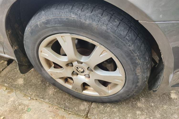 Used Skoda Octavia 2015 Classic Model 1.6L Manual Yijie Edition Right Front Wheel Hub