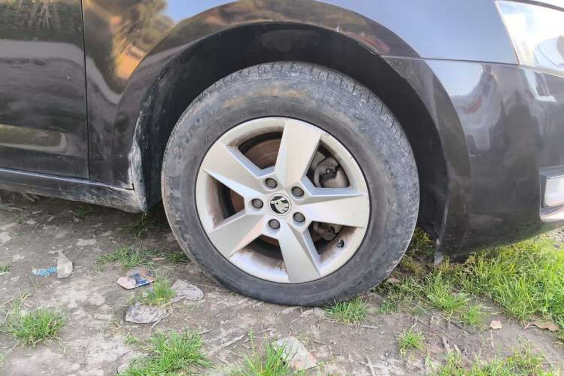 Used Skoda Octavia 2015 1.6L Manual Eado Edition Right Front Wheel Hub