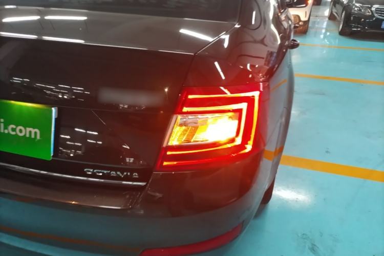 Used Skoda Octavia 2015 1.6L Automatic Yijun Edition Right Rear Taillight