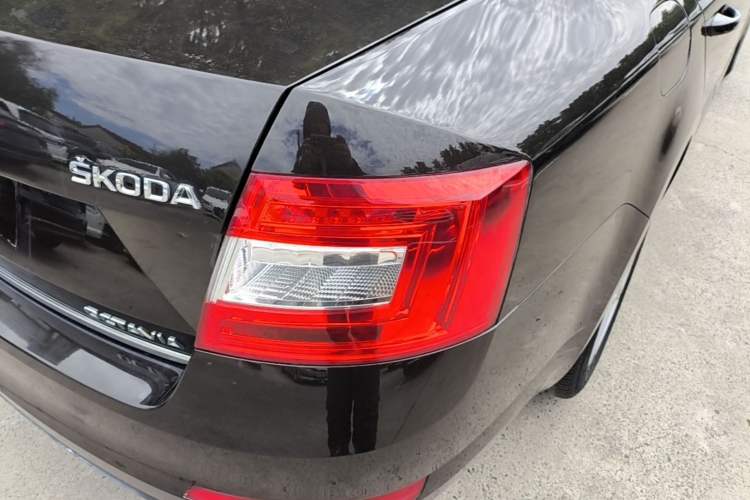 Used Skoda Octavia 2015 1.4TSI DSG Yijun Edition Right Rear Taillight