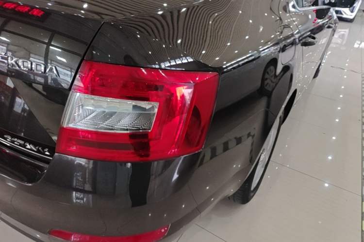 Used Skoda Octavia 2015 1.6L Automatic Yijie Edition Right Rear Taillight