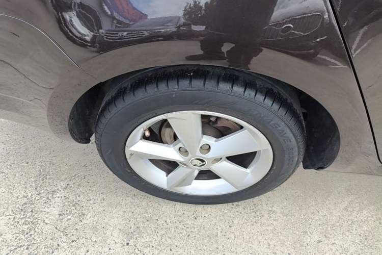 Used Skoda Octavia 2015 1.4TSI DSG Yijun Edition Right Rear Wheel Hub