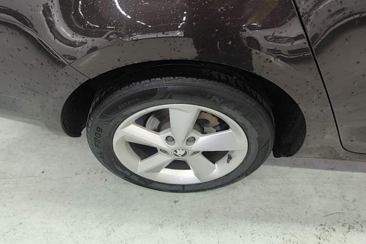 Used Skoda Octavia 2015 1.6L Automatic Yijun Edition Right Rear Wheel Hub