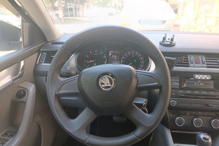Used Skoda Octavia 2015 1.6L Automatic Yijie Edition Steering Wheel