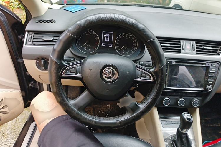 Used Skoda Octavia 2015 1.6L Automatic Yijun Edition Steering Wheel