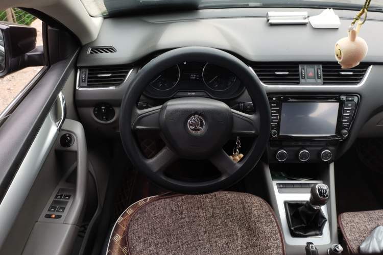 Used Skoda Octavia 2015 1.6L Manual Yijie Edition Steering Wheel