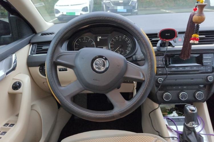 Used Skoda Octavia 2015 1.6L Automatic Yijie Edition Steering Wheel
