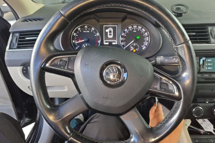 Used Skoda Octavia 2015 1.6L Automatic Yijun Edition Steering Wheel