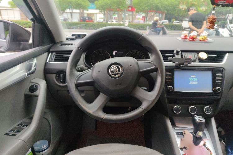 Used Skoda Octavia 2015 1.6L Automatic Yijie Edition Steering Wheel