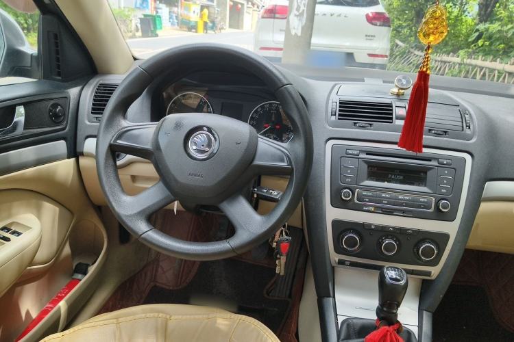 Used Skoda Octavia 2015 Classic Model 1.6L Manual Yijie Edition Steering Wheel