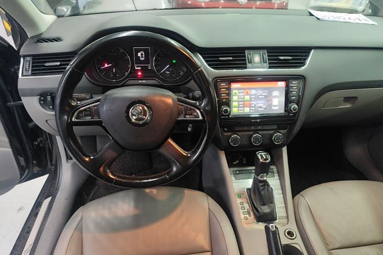 Used Skoda Octavia 2015 1.6L Automatic Yijun Edition Steering Wheel