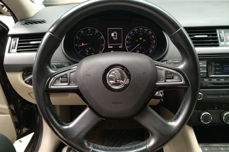Used Skoda Octavia 2015 1.6L Automatic Yijun Edition Steering Wheel