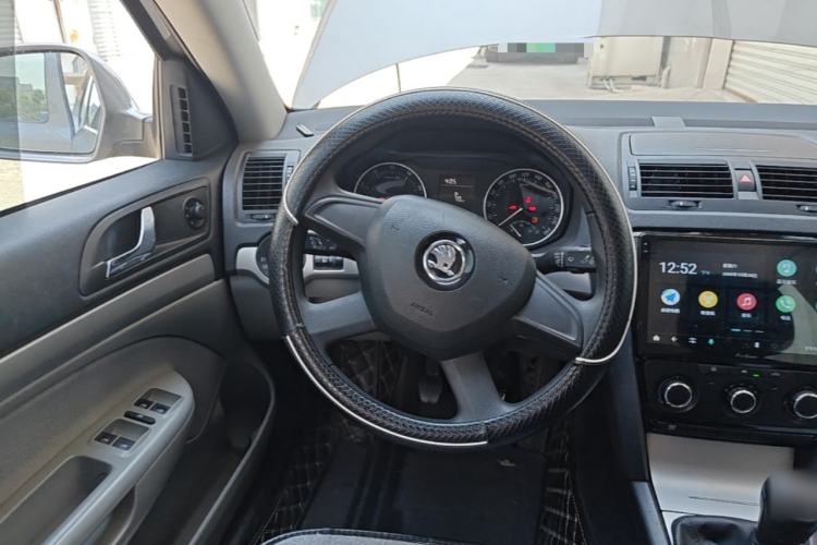 Used Skoda Octavia 2015 Classic Model 1.6L Manual Eado Version Steering Wheel