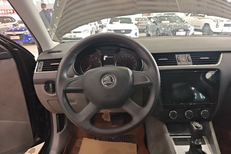Used Skoda Octavia 2015 1.6L Automatic Yijie Edition Steering Wheel