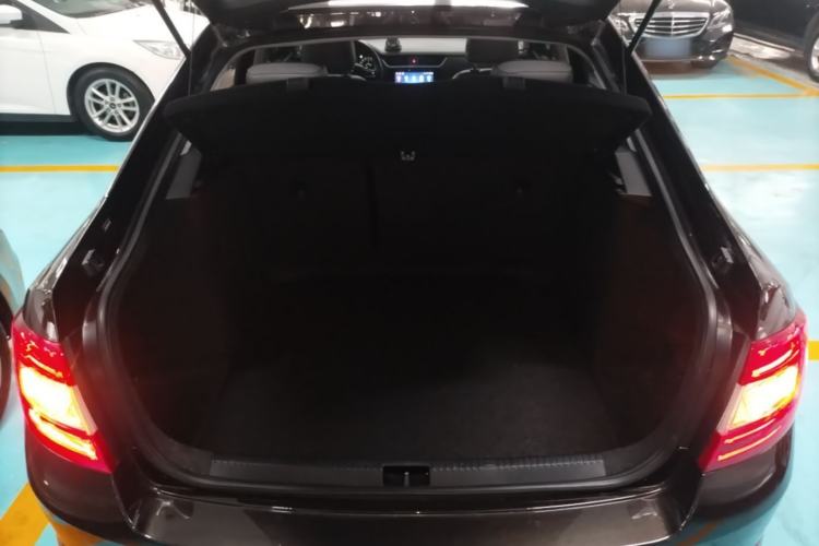 Used Skoda Octavia 2015 1.6L Automatic Yijun Edition Trunk