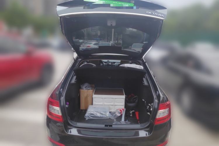 Used Skoda Octavia 2015 1.6L Automatic Yijun Edition Trunk