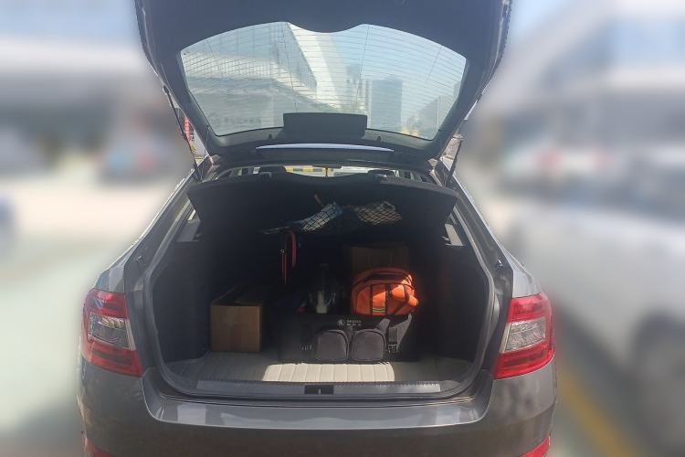 Used Skoda Octavia 2015 1.6L Automatic Yijun Edition Trunk