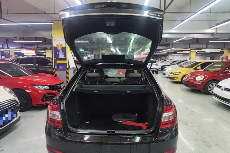 Used Skoda Octavia 2015 1.6L Automatic Yijun Edition Trunk