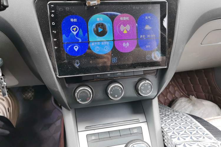 Used Skoda Octavia 2015 1.6L Manual Yijie Edition Audio And AC Panel