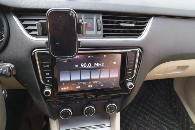 Used Skoda Octavia 2015 1.6L Automatic Yijie Edition Audio And AC Panel