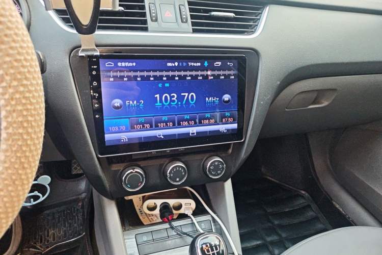 Used Skoda Octavia 2015 1.6L Manual Yijun Edition Audio And AC Panel