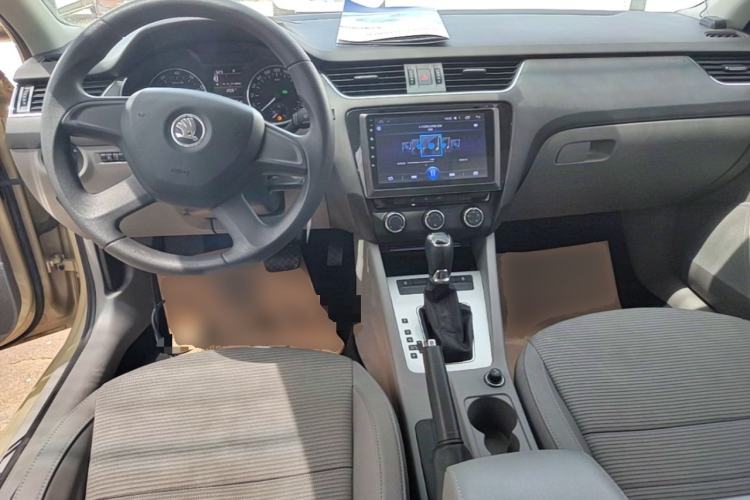 Used Skoda Octavia 2015 1.6L Automatic Yijie Edition Center Console