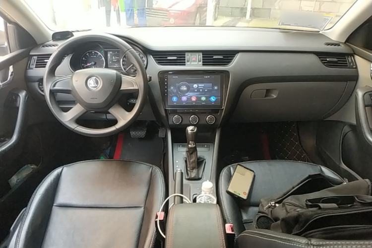 Used Skoda Octavia 2015 1.4TSI DSG Eado Edition Center Console