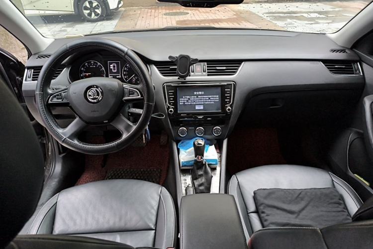 Used Skoda Octavia 2015 1.4TSI DSG Yijun Edition Center Console