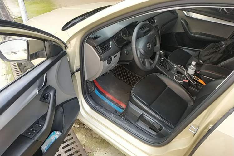 Used Skoda Octavia 2015 1.4TSI DSG Eado Edition Driver Seat