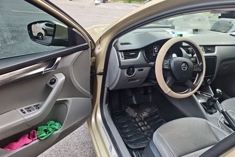 Used Skoda Octavia 2015 1.6L Manual Yijun Edition Driver Seat