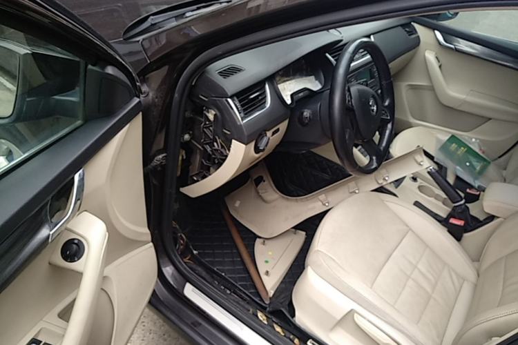 Used Skoda Octavia 2015 1.6L Automatic Yijun Edition Driver Seat