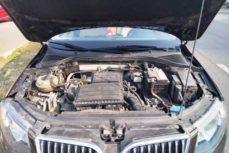Used Skoda Octavia 2015 1.6L Automatic Yijie Edition Engine Bay