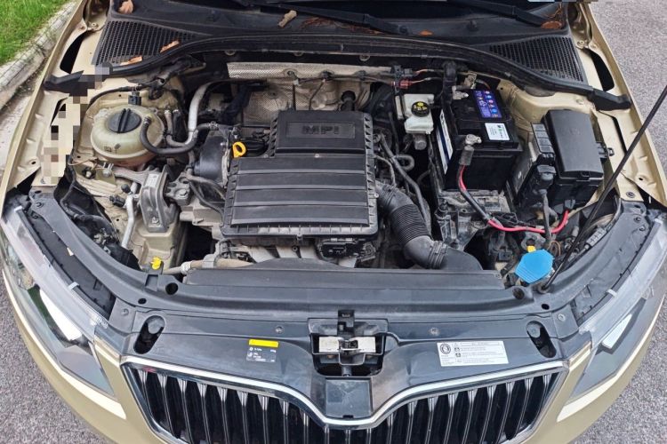 Used Skoda Octavia 2015 1.6L Manual Yijun Edition Engine Bay